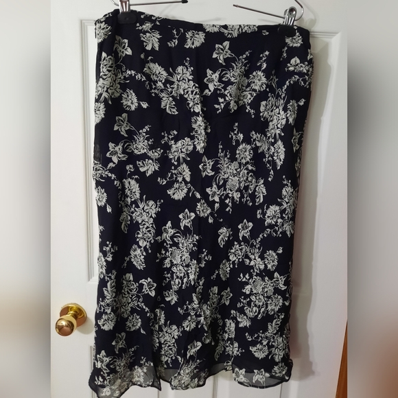 Vintage Liz Claiborne Floral Print Flowy Skirt - Picture 2 of 8